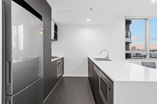 Dreamy 2BR Escape Framed by City and Art - 8