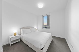 Dreamy 2BR Escape Framed by City and Art - 3