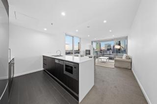Dreamy 2BR Escape Framed by City and Art - 1
