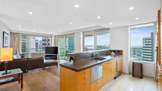 QV Stays Upscale Urban Sanctuary - 6