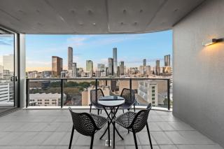 Soft City Glow Serene Lucid 2BR Stay - 0