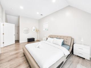 King & Queen 2BR Near Yale & Wooster Square - 3