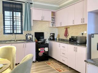 BRB Homes Kisaasi - 2BR APT with AC, WiFi, PowerBackup & 24 -7 Security - 8