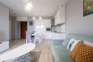 Sunny Apartment with a Balcony & Parking Close to the Beach by Noclegi Renters - 3