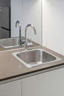 Modern 2BR Docklands Escape - Pool - Gym - Parking - 1