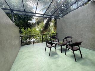 Lake Wave Hotel - 1