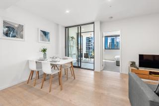Breathtaking Views & Brisbane's Best Location! - 8