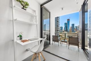 Breathtaking Views & Brisbane's Best Location! - 4