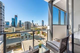 Breathtaking Views & Brisbane's Best Location! - 9