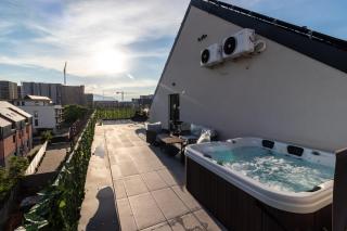 Tâmpa View Luxury Jacuzzi Apartment - 8
