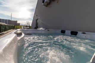 Tâmpa View Luxury Jacuzzi Apartment - 6