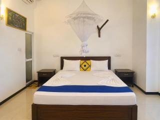 Lotus Safari Rest Inn - 8