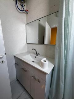 Haifa Central Studio - High Floor & Great Value - 4
