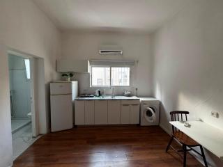 Haifa Central Studio - High Floor & Great Value - 3