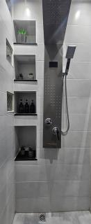 Veneta's home,free private garage - 2