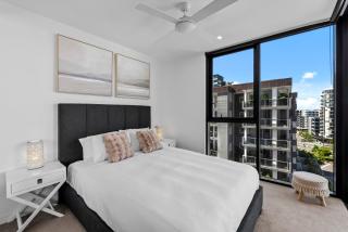 Cozy Hamilton Apt with Brisbane's Best Rooftop Pool - 5