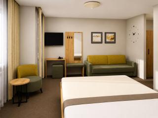 Green Trail Hotel - 2