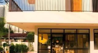 Yellow Moon Hotel - 4