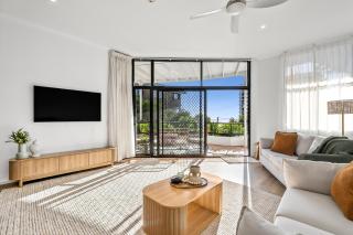 Coolum Beach Apartment, 2 Bed 2 Bath, Pool - 9