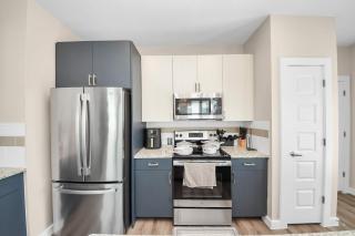 Luxurious 2BR King Beds Apartment in Montgomery with Pool Gym & Game Room - 2