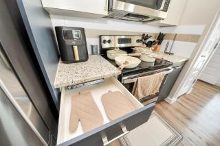 Luxurious 2BR King Beds Apartment in Montgomery with Pool Gym & Game Room - 1