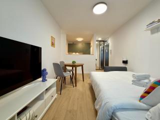 Park Grabiszyński Charming Apartment by BookingHost - 3