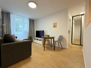 Park Grabiszyński Charming Apartment by BookingHost - 6