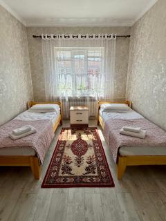 Flora Yurt House - 1