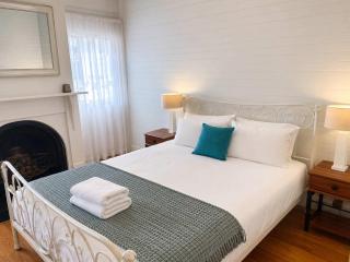 The Baker's Cottage in the Heart of Richmond Sleeps 6 - 2