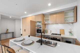 2 Bedroom Apartment near Warringal Private Hospital - Level 9 views and parking - 2