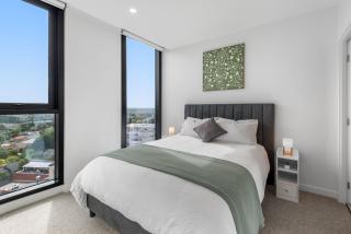 2 Bedroom Apartment near Warringal Private Hospital - Level 9 views and parking - 1