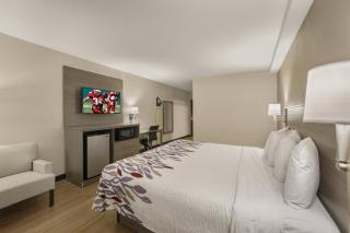 Red Roof Inn & Suites Newport - Middletown, RI - 3