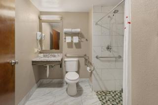 Red Roof Inn & Suites Newport - Middletown, RI - 2