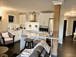 Private 1 bdrm suite with living room and kitchen - 8