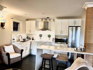 Private 1 bdrm suite with living room and kitchen - 5