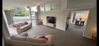 Lucky number 8 4Bed free parking close to Airport - 2