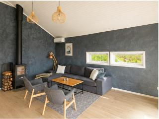 Modern Seaside Retreat on Dønna with Jacuzzi - 7