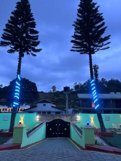 Cliff Castle Premium Stay - East Wing - 6