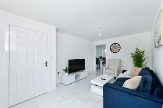 Modern 2-Bed New Build Home with EV Charger, Garden & 900 Mbps Wi-Fi | Eastwood, Nottingham - 1