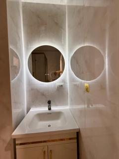 Modern Studio with AC Self Check-in Wi-Fi - 7