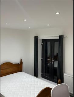 Double Room In A New Built Large House - 8