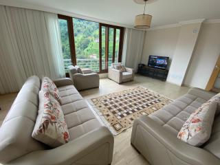 Komilo Homes - Functional Modern Suite - 0