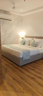 Hotel XYZ - 2