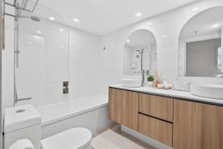 Drift n Dream Apartment with Free Parking Pool Gym - 5