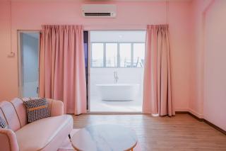 Hugstore Pink Hotel - 4