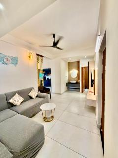 Casa Mira Homes AC Family premium Rooms with Lift access - Cochin - 5