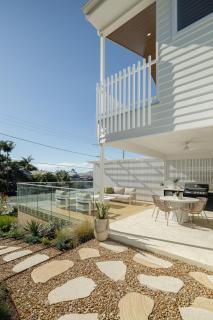 Nordica Luxury Bayside Retreat Wynnum Sleeps 10 - 1