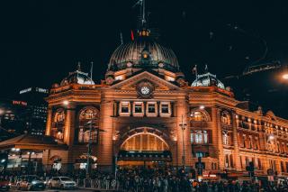 Modern Melbourne Central 2 Bedroom Apartment - 4
