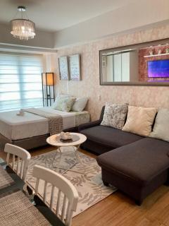 Homey Studio Steps from Abreeza Mall with City View - 4