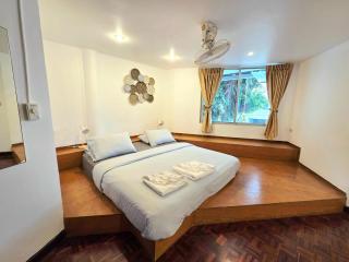 Home16 Sukhumvit16 - 7